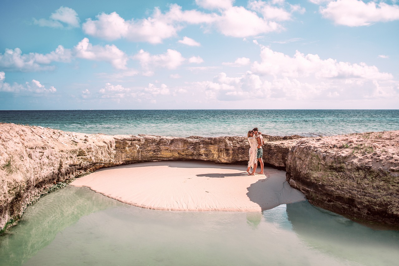 beach, couple, lovers-5960208.jpg